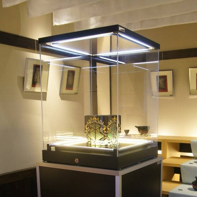 美術品展示ケース | 施工例 | 照明器具のオーダーメイドならア